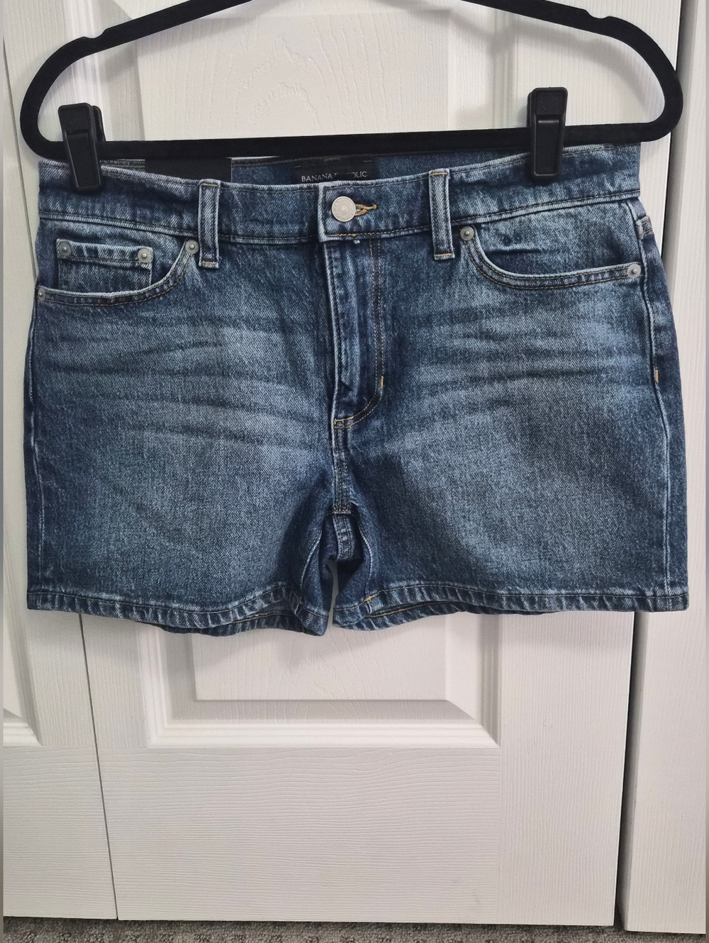 Banana Republic Classic Denim Short 4" Medium Wash NWT 27 / 4